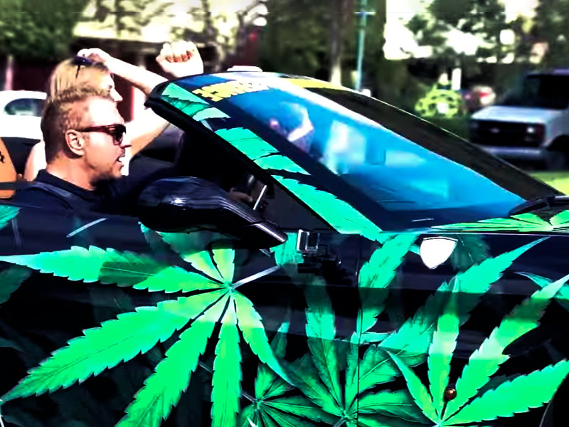 Франция и конопля за рулем Изображения конопли на машине