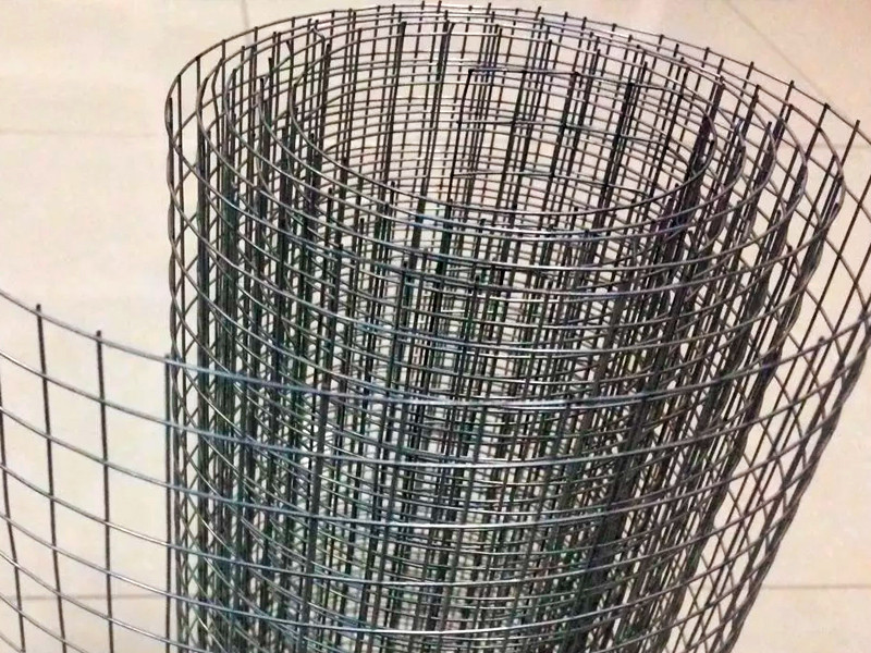 Для поддержки веток конопли можно использовать сетку для томатов Сетка для томатов поможет поддержать тяжелые шишки конопли